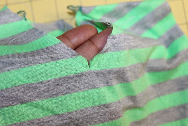 mingo & grace || DIY V Neck Tutorial